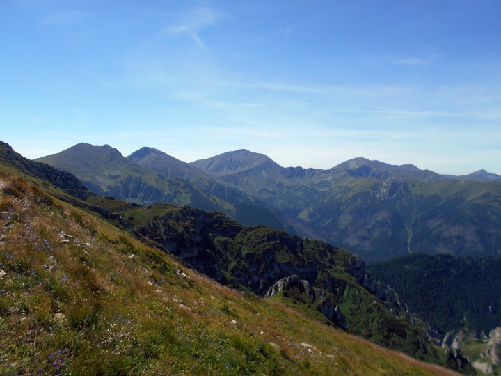 widok z Chudej Przełęczy na Tatry Zachodnie