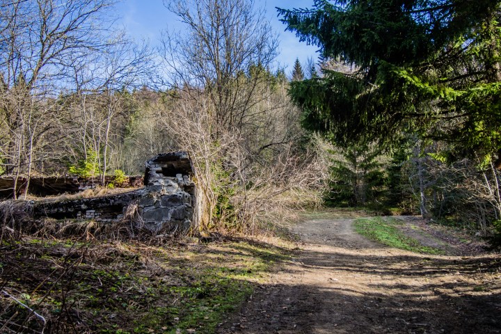 ruiny schroniska Lubań