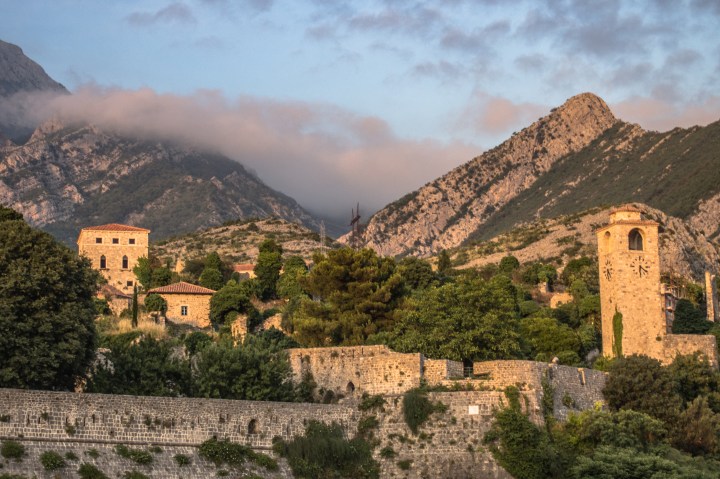 Stari Bar wieczorową porą