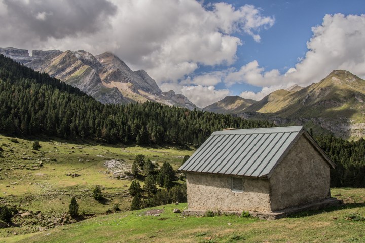 Pireneje, Gavarnie, cabana, szlaki, trekking, Wrota Rolanda
