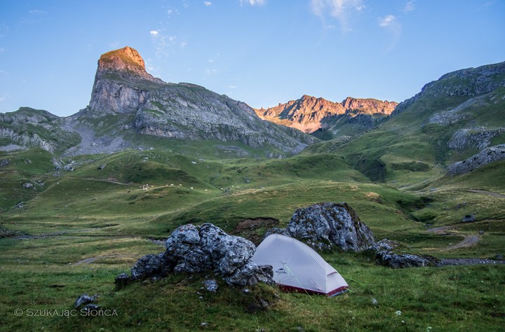 pireneje-namiot-biwak